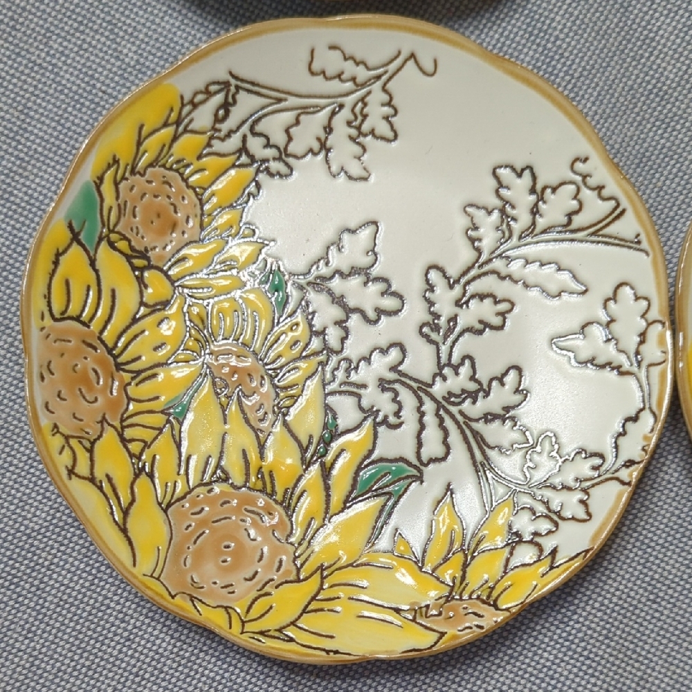 Floral Ceramic Plate with Sunflower Design